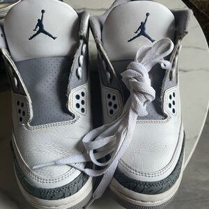 Air Jordan 3 Retro Midnight Navy size 6Y